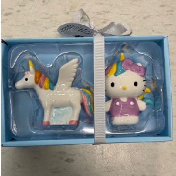 Hello Kitty Salt Pepper Shakers - New - Picture 2 of 2